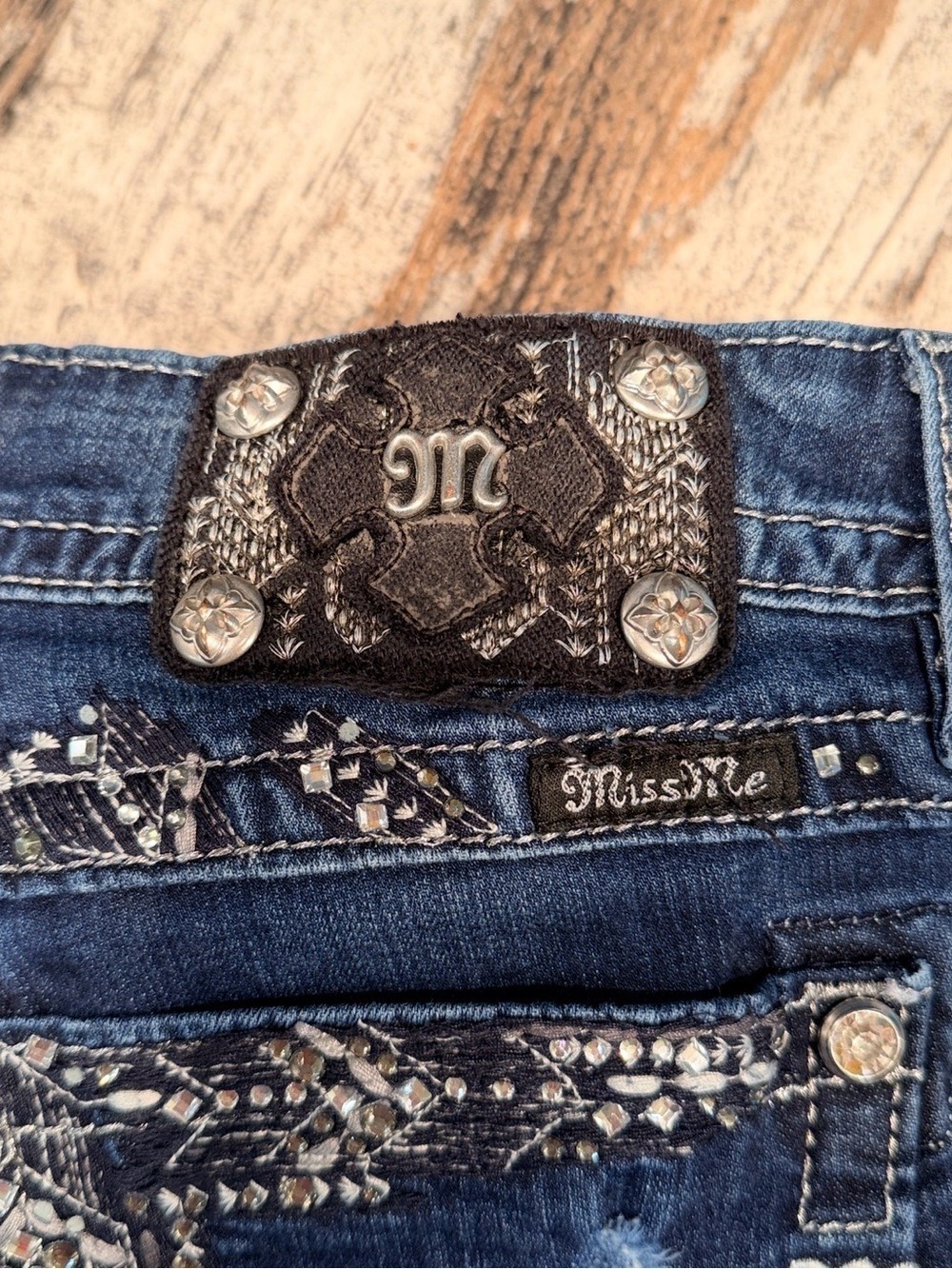 Miss Me Signature Sequins Denim Jeans Women's Size 30x34 USA - Picture 8 of 16